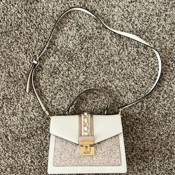 Elegant Cream and Gold Women's Handbag - Picture 2 of 9